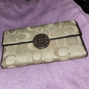 COACH ALEXANDRA TRIWALLET.  PLEASE LOOK AT PHOTOS AS THEY SHOW ALL CALLOUTS.